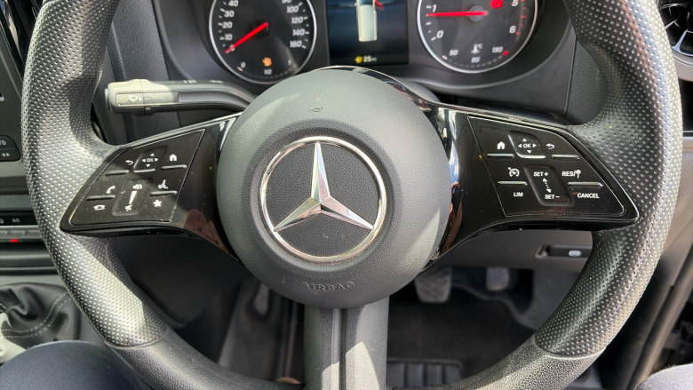 Mercedes-Benz Vito L2 Diesel Rwd 114CDI Pro Van